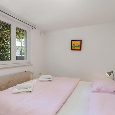Nice Home In Krk With Kitchen クルク エクステリア 写真