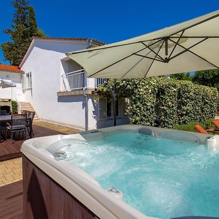 Nice Home In Krk With Kitchen クルク エクステリア 写真