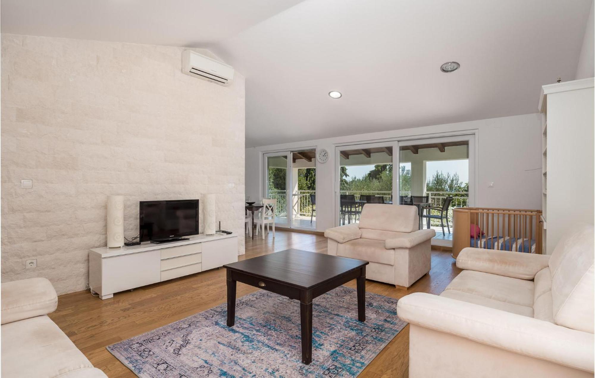 Nice Home In Krk With Kitchen クルク エクステリア 写真