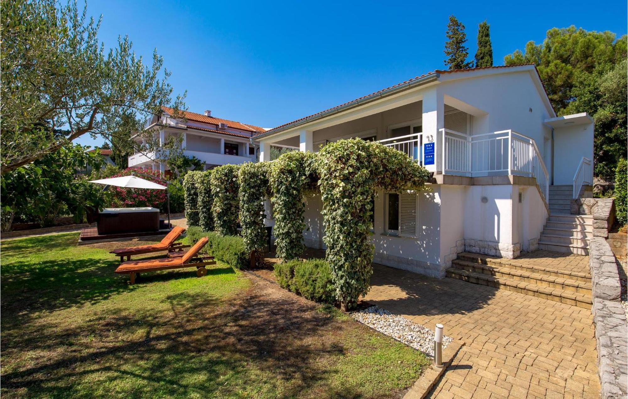 Nice Home In Krk With Kitchen クルク エクステリア 写真