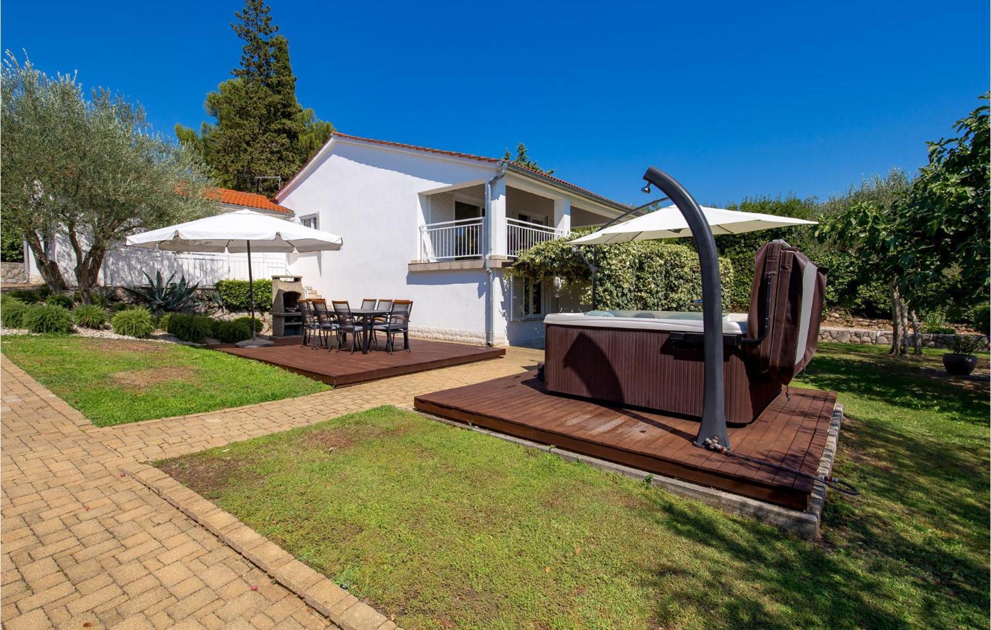 Nice Home In Krk With Kitchen クルク エクステリア 写真