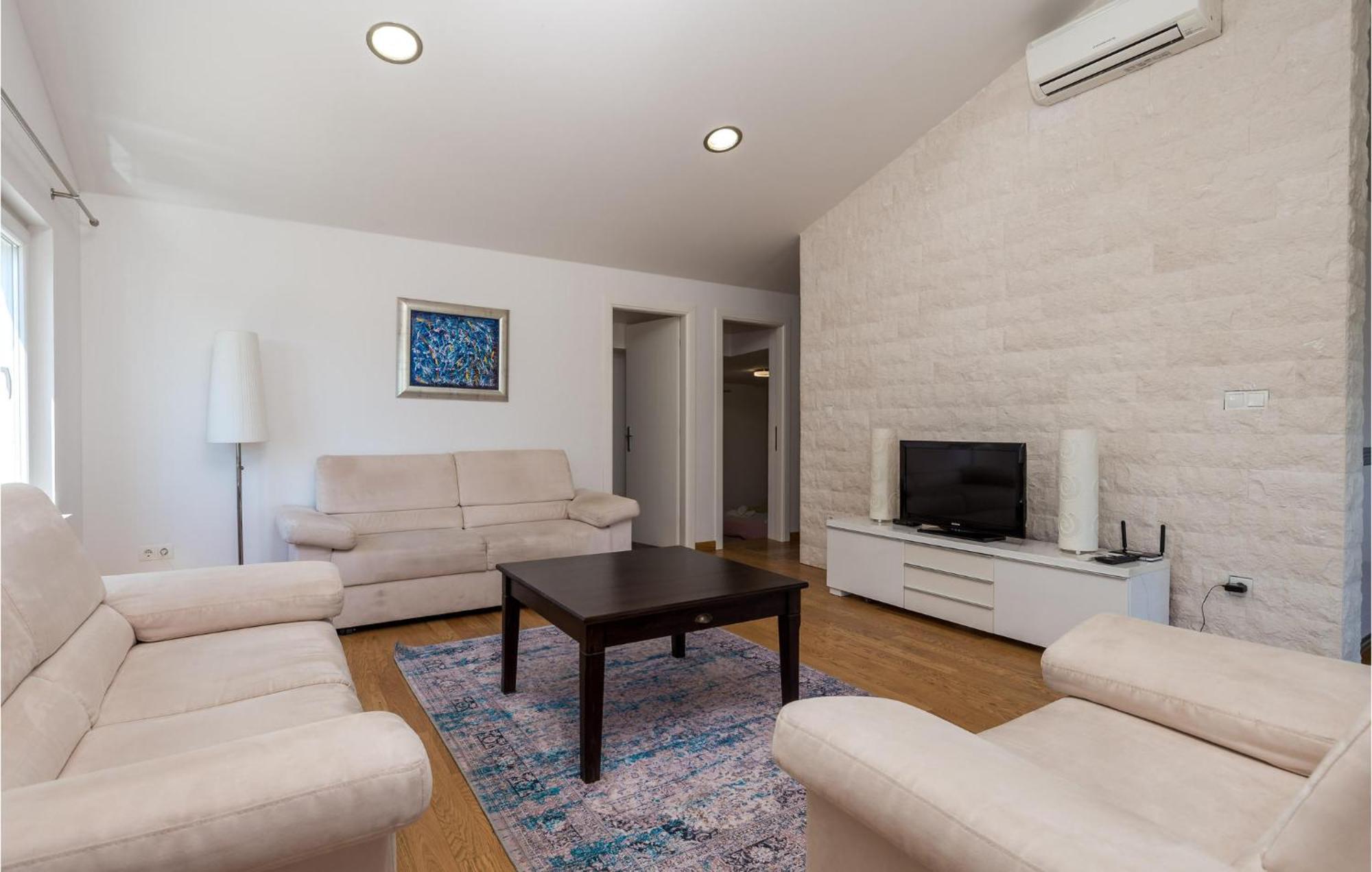 Nice Home In Krk With Kitchen クルク エクステリア 写真