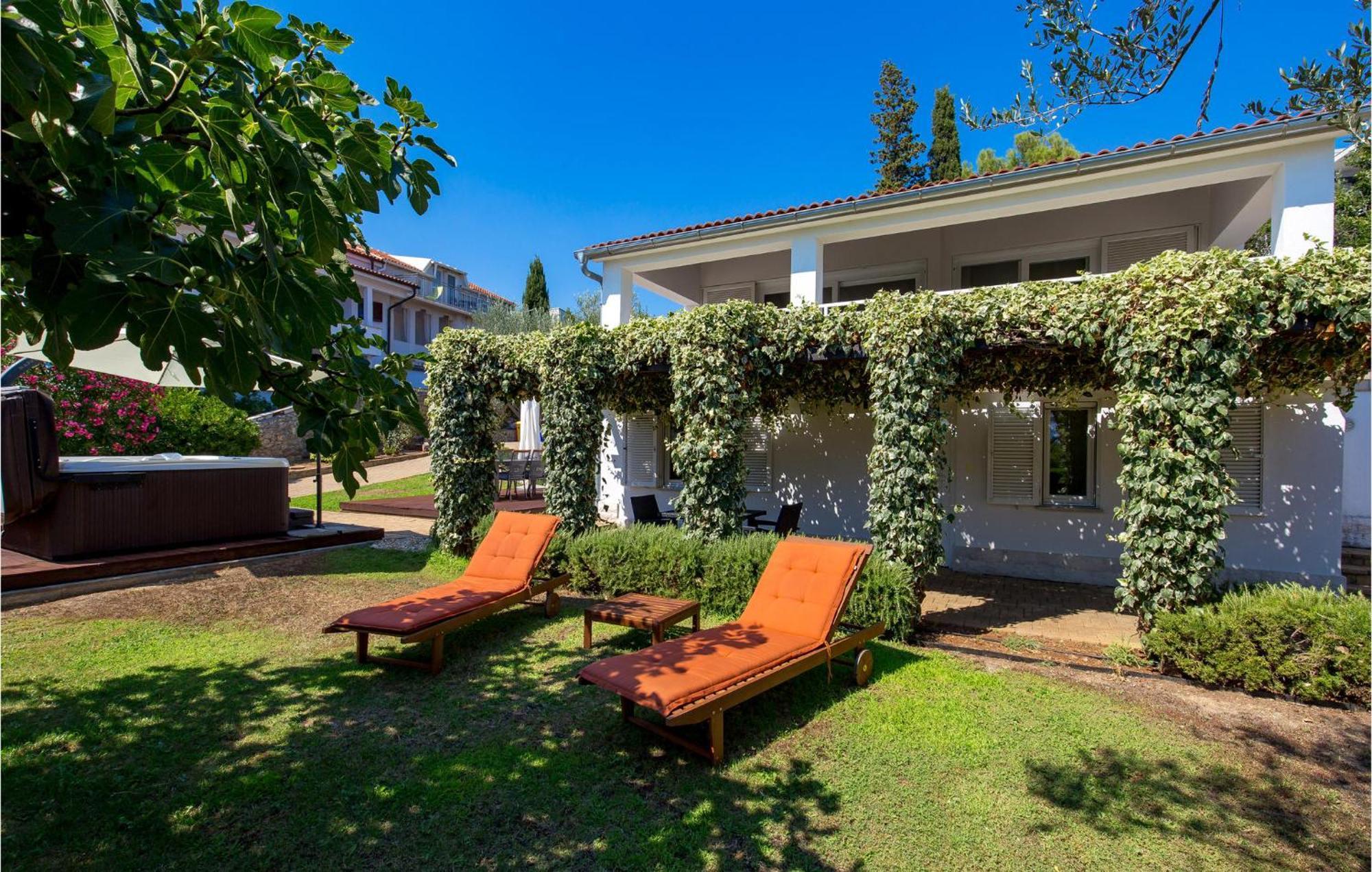 Nice Home In Krk With Kitchen クルク エクステリア 写真